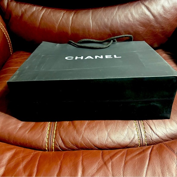 New Chanel Large Gift Bag Empty Paper Shopping Tote 13" x 11" - Picture 2 of 5